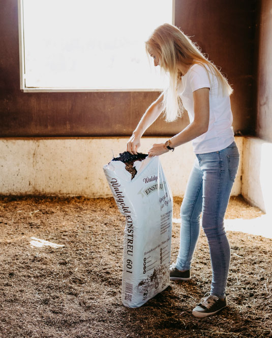 Biohof Greflgut - Waldboden Einstreu